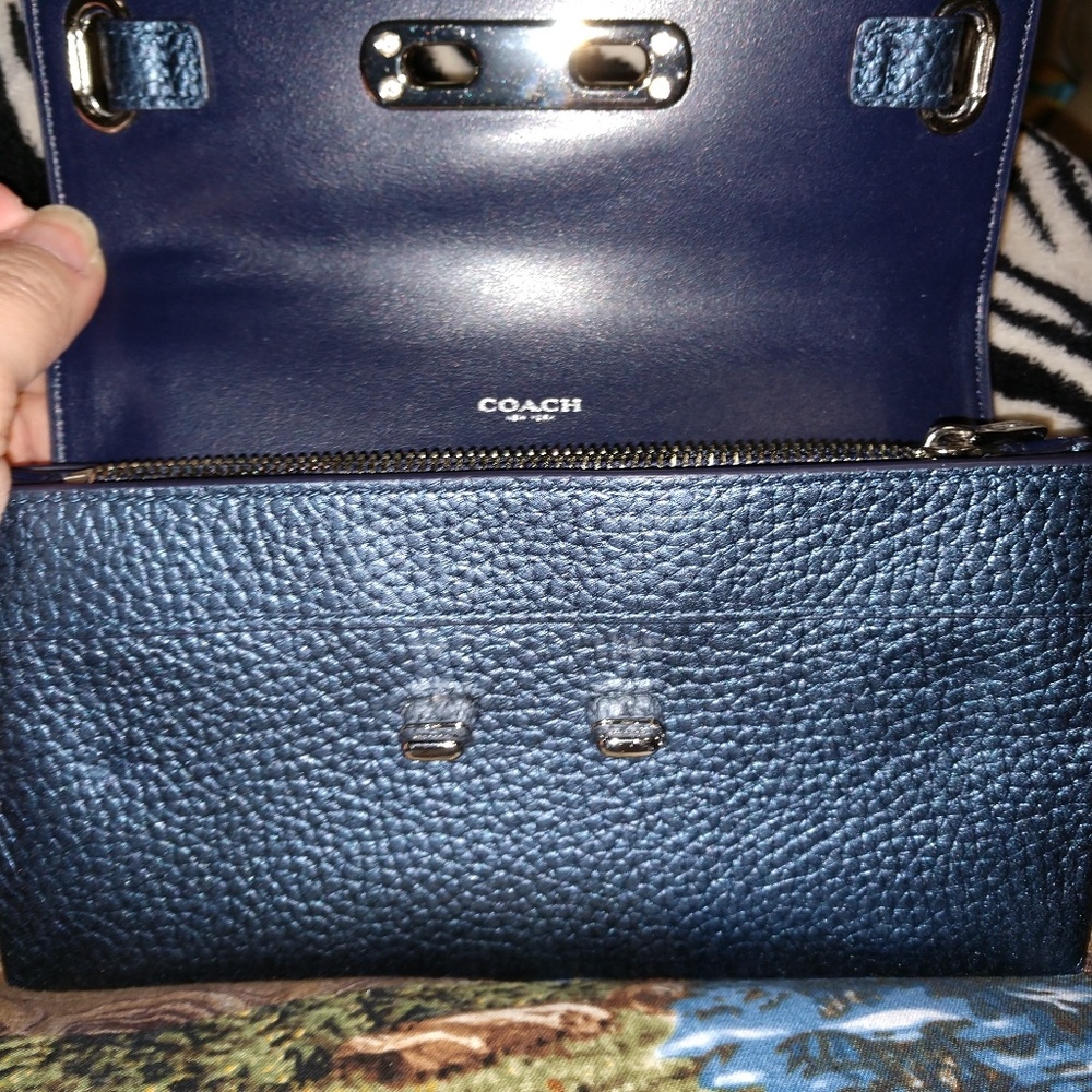 Coach Swagger Wallet - Picture 4 of 5